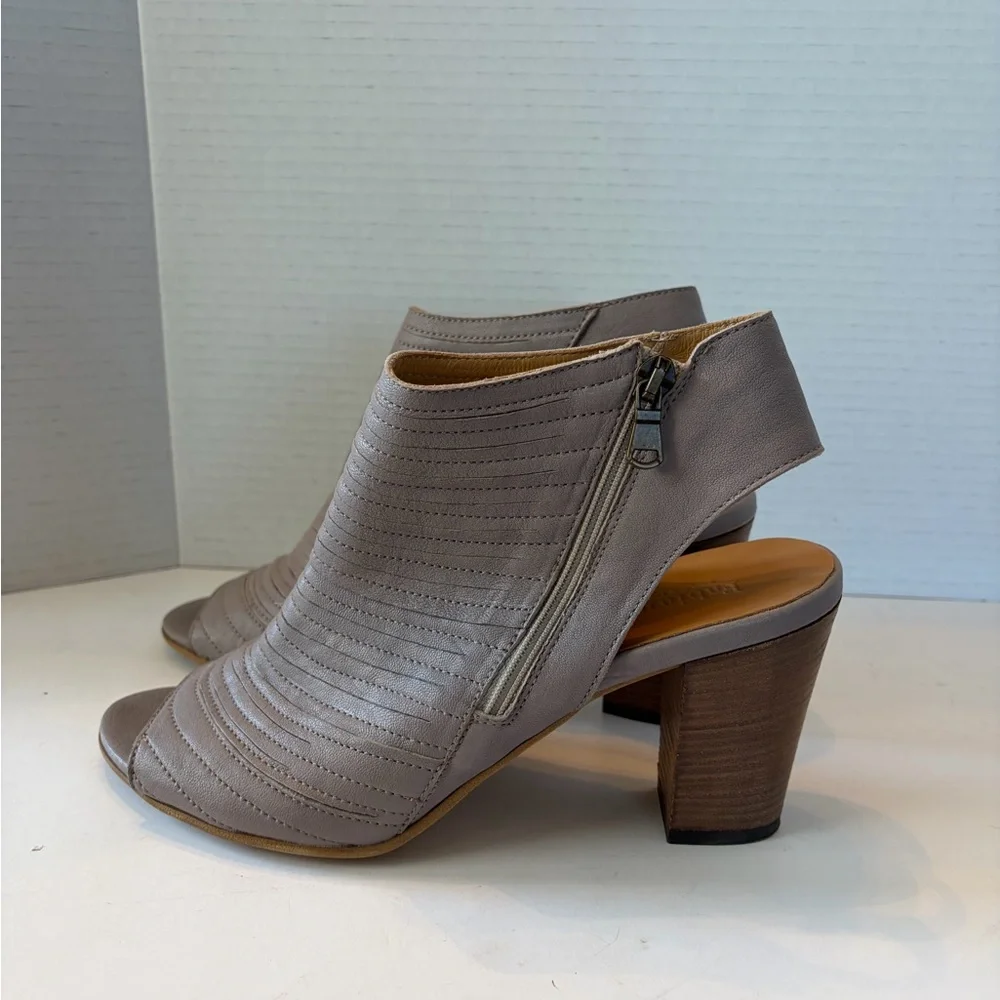 Fabianelli women’s beige side zip heeled sling back booties‎ size 9